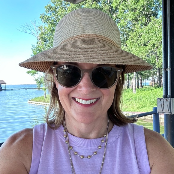 Meet your Posher, Michelle - Picture 1 of 1